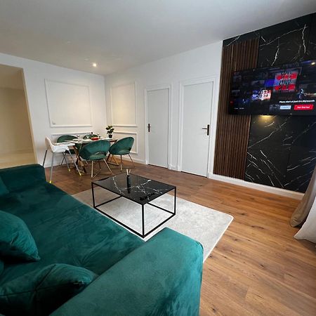 105 Quadratmeter Apartment, Parkplatz, Kinderfreundlich, 6 Personen, Wifi, Vollausgestattete Kueche, Crimmitschau Eksteriør billede