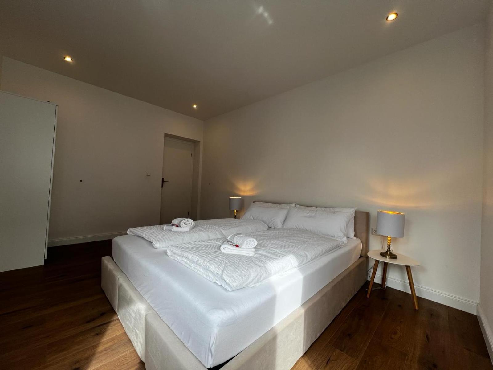 105 Quadratmeter Apartment, Parkplatz, Kinderfreundlich, 6 Personen, Wifi, Vollausgestattete Kueche, Crimmitschau Eksteriør billede