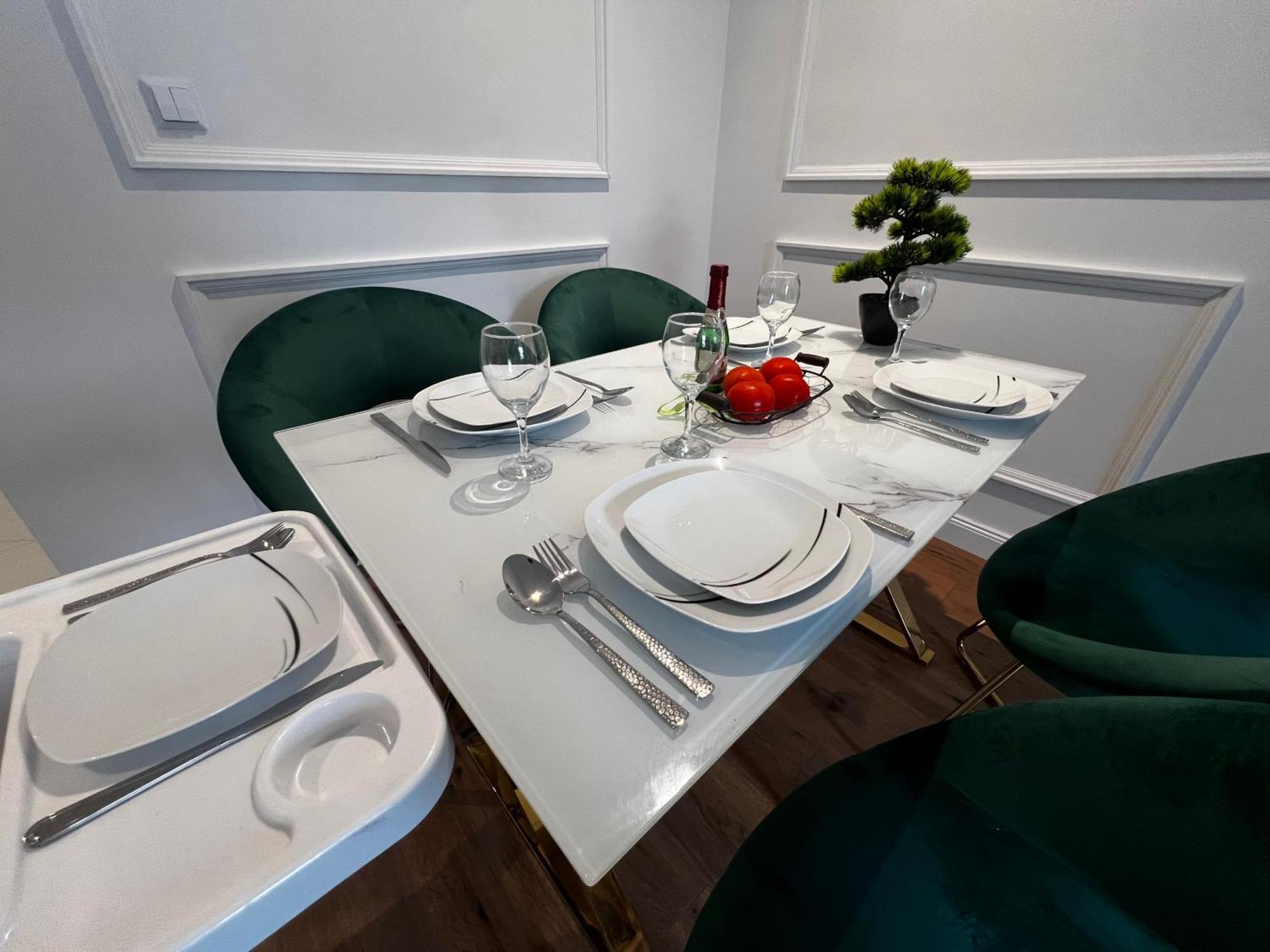 105 Quadratmeter Apartment, Parkplatz, Kinderfreundlich, 6 Personen, Wifi, Vollausgestattete Kueche, Crimmitschau Eksteriør billede