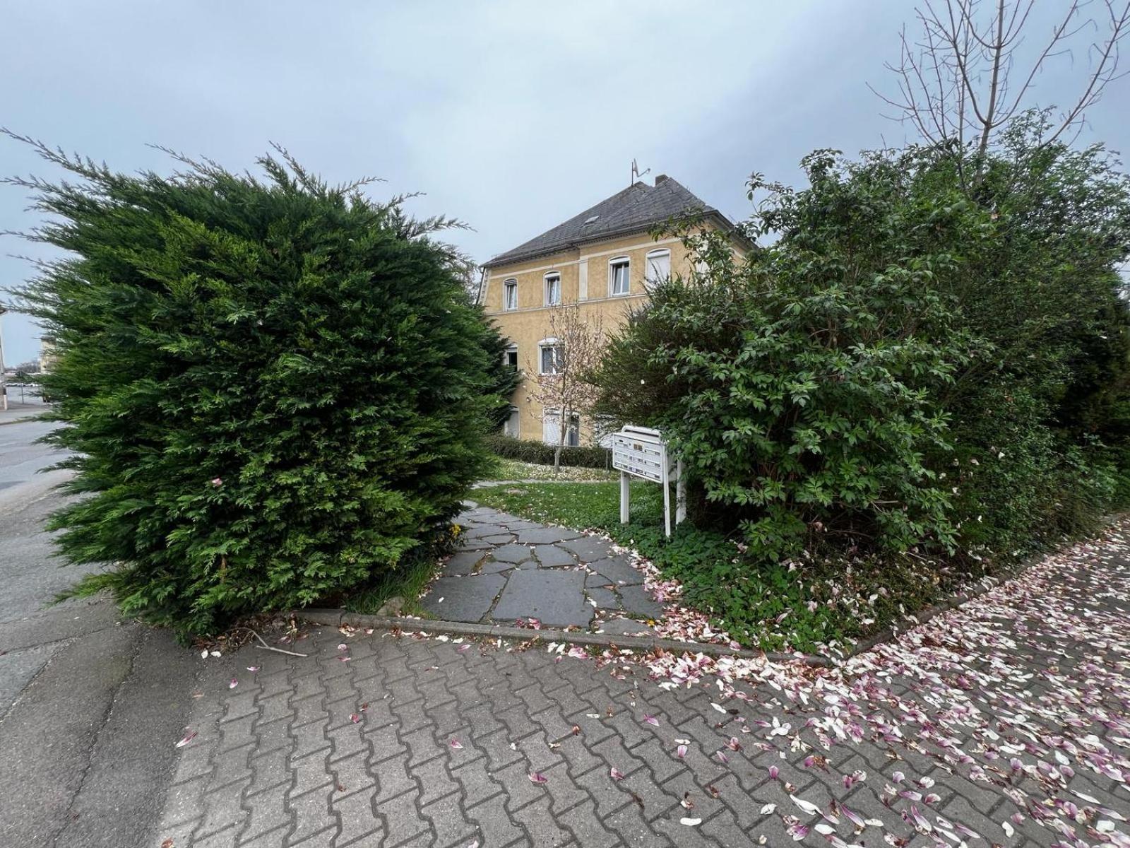 105 Quadratmeter Apartment, Parkplatz, Kinderfreundlich, 6 Personen, Wifi, Vollausgestattete Kueche, Crimmitschau Eksteriør billede